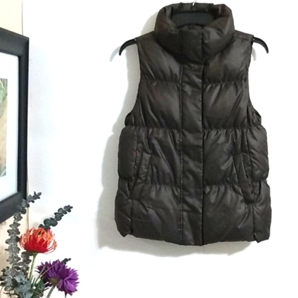 GAP DARK BROWN  DOWN FILLED PUFFER VEST SIZE SMALL - Picture 1 of 12